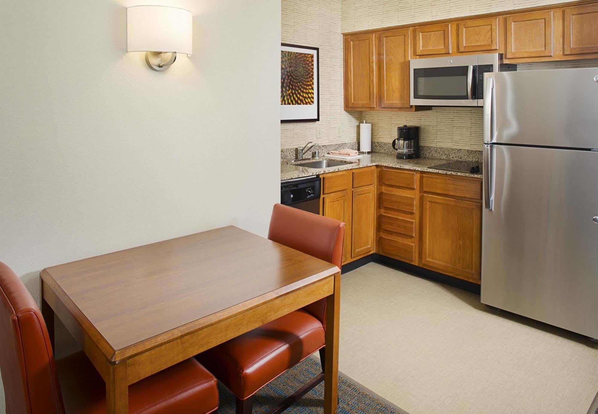 Residence Inn Dallas Park Central מראה חיצוני תמונה