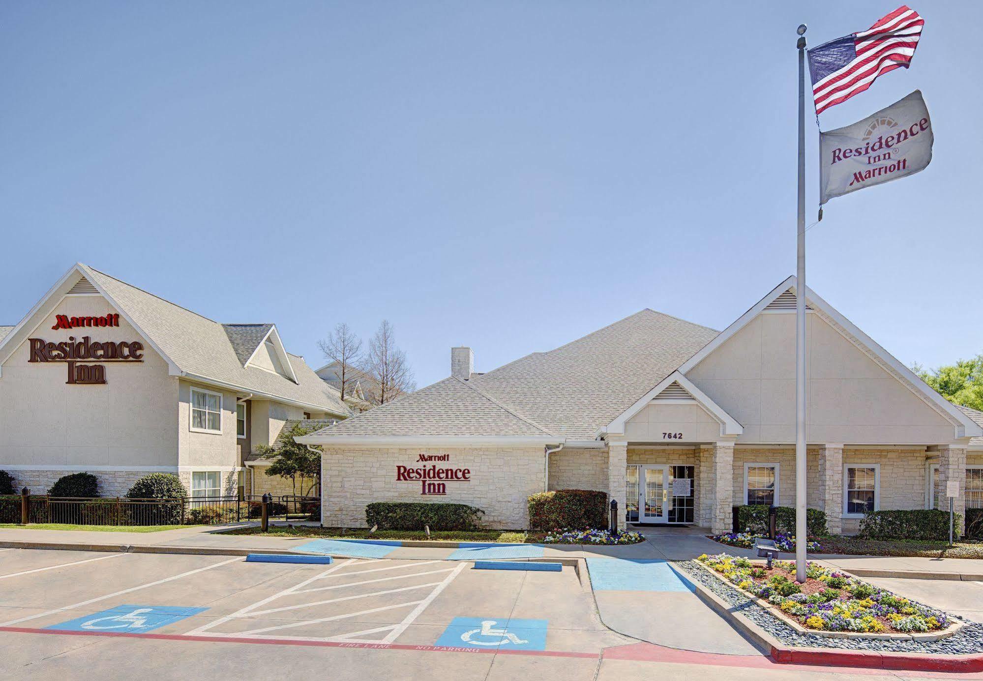 Residence Inn Dallas Park Central מראה חיצוני תמונה